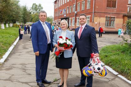 Спортивный инвентарь двадцати школам Усольского района подарили Илья и Павел Сумароковы